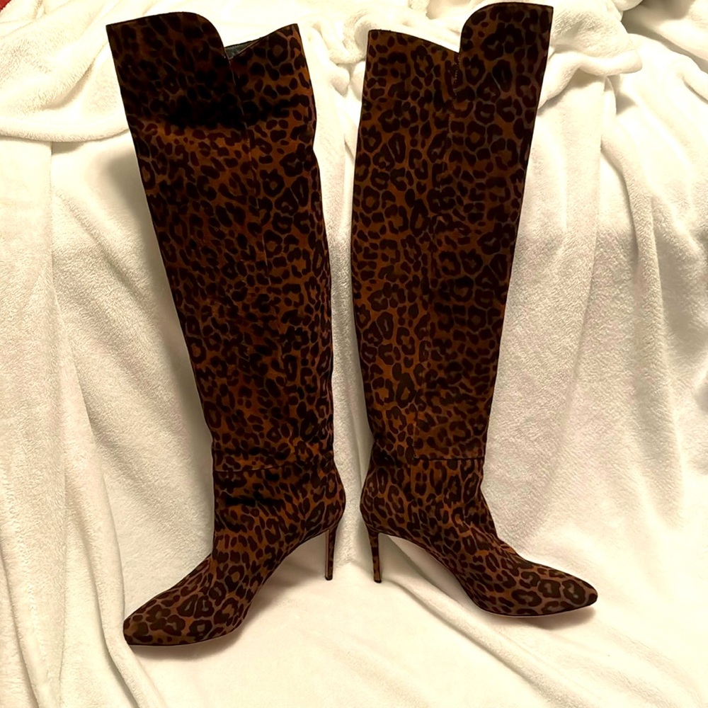 Sexy suede leopard Worn 1x see on bottom all suede is perfection not one flaw